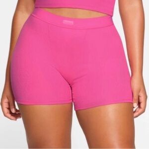 SKIMS NWNT PINK BOXER SHORTS (call out)